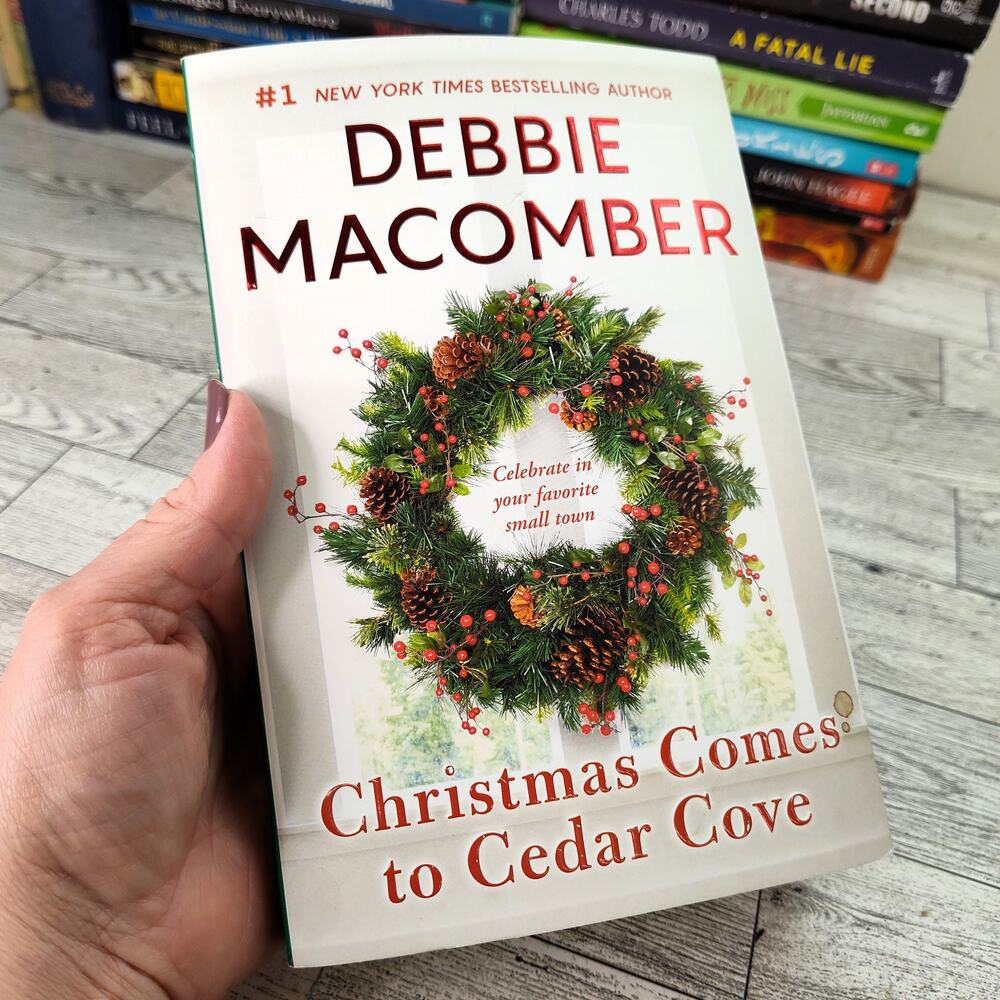 CHRISTMAS COMES TO CEDAR GROVE Debbie Macomber Trade‎ Paperback 2018 Harlequin